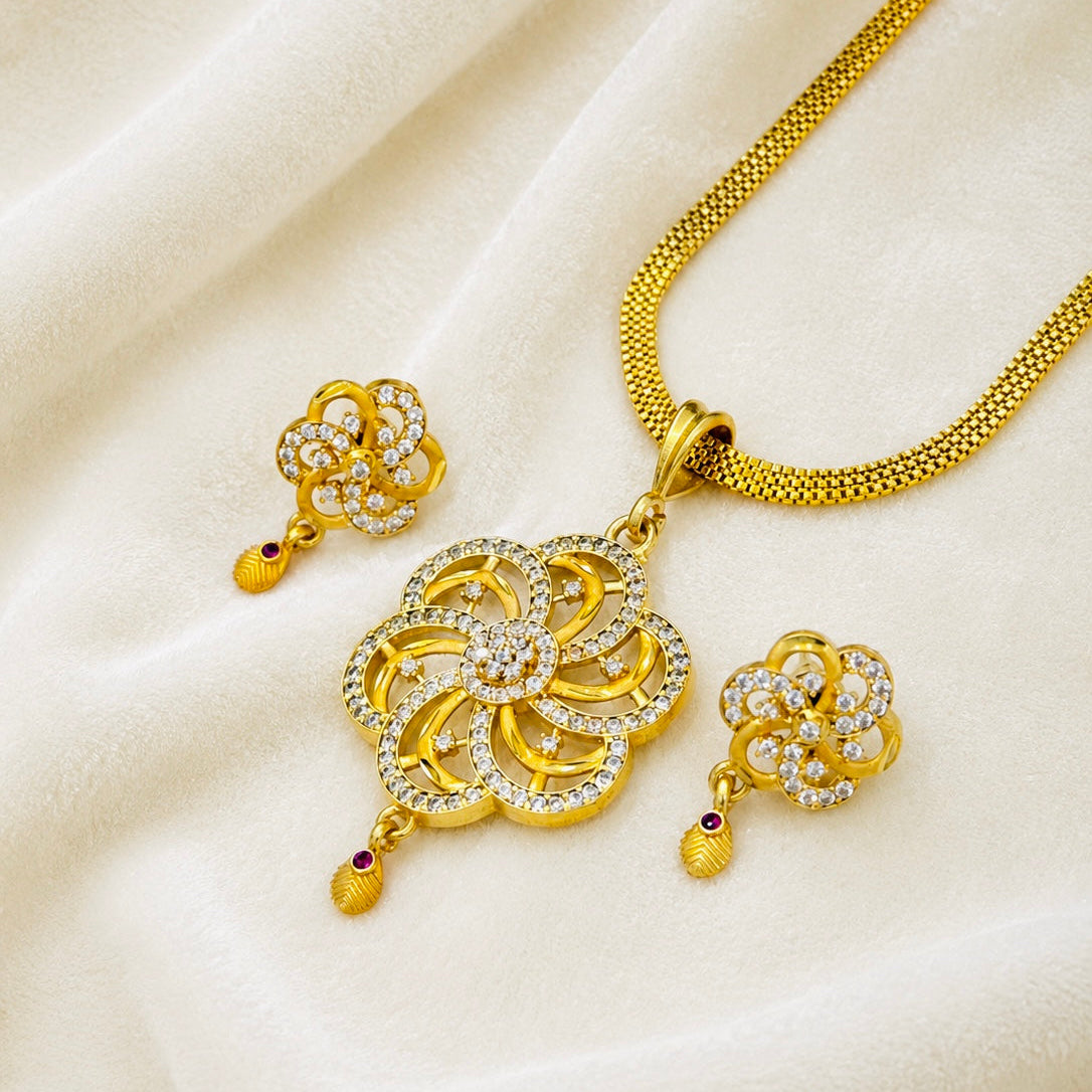 ELEGANT FLOWER DIAMOND LOOK PENDANT SET