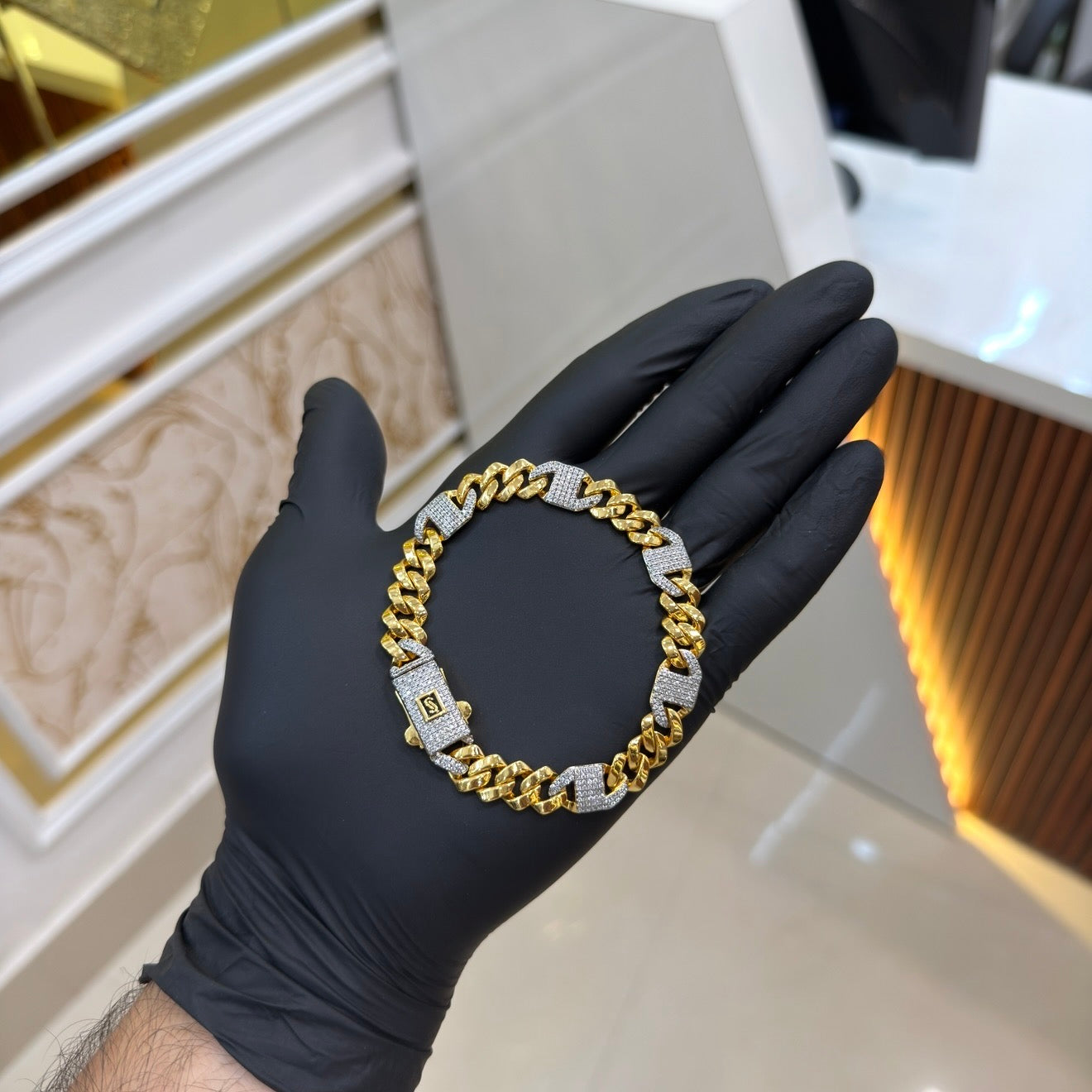 GOLD CUT CUBAN BRACELET