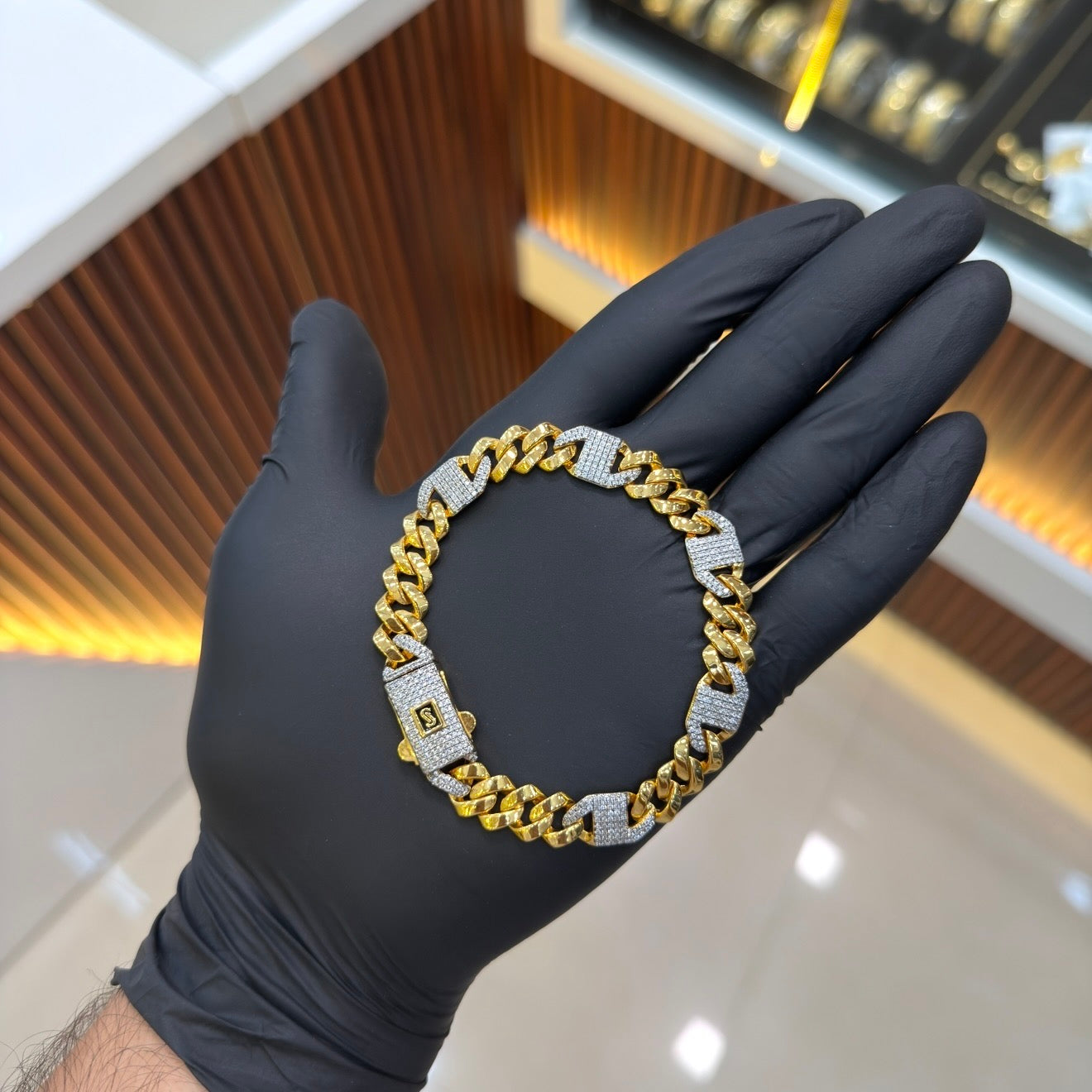 GOLD CUT CUBAN BRACELET