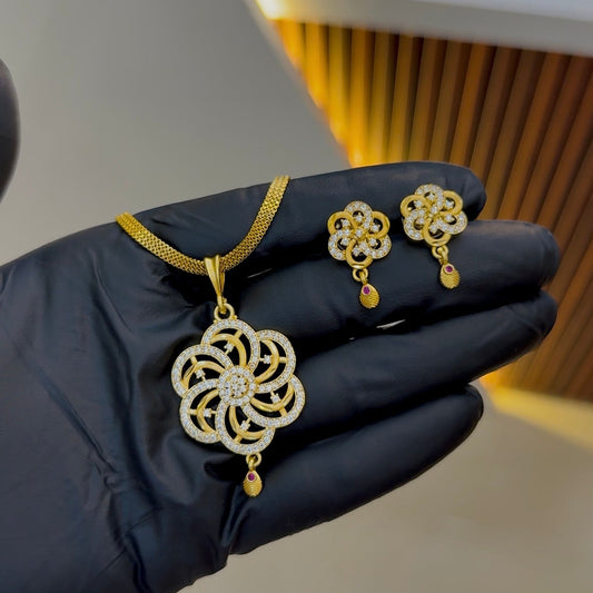 ELEGANT FLOWER DIAMOND LOOK PENDANT SET