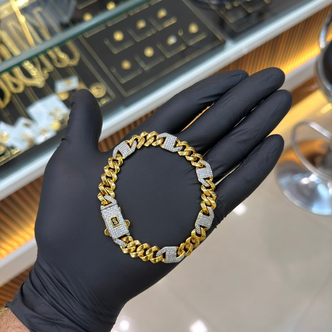 GOLD CUT CUBAN BRACELET