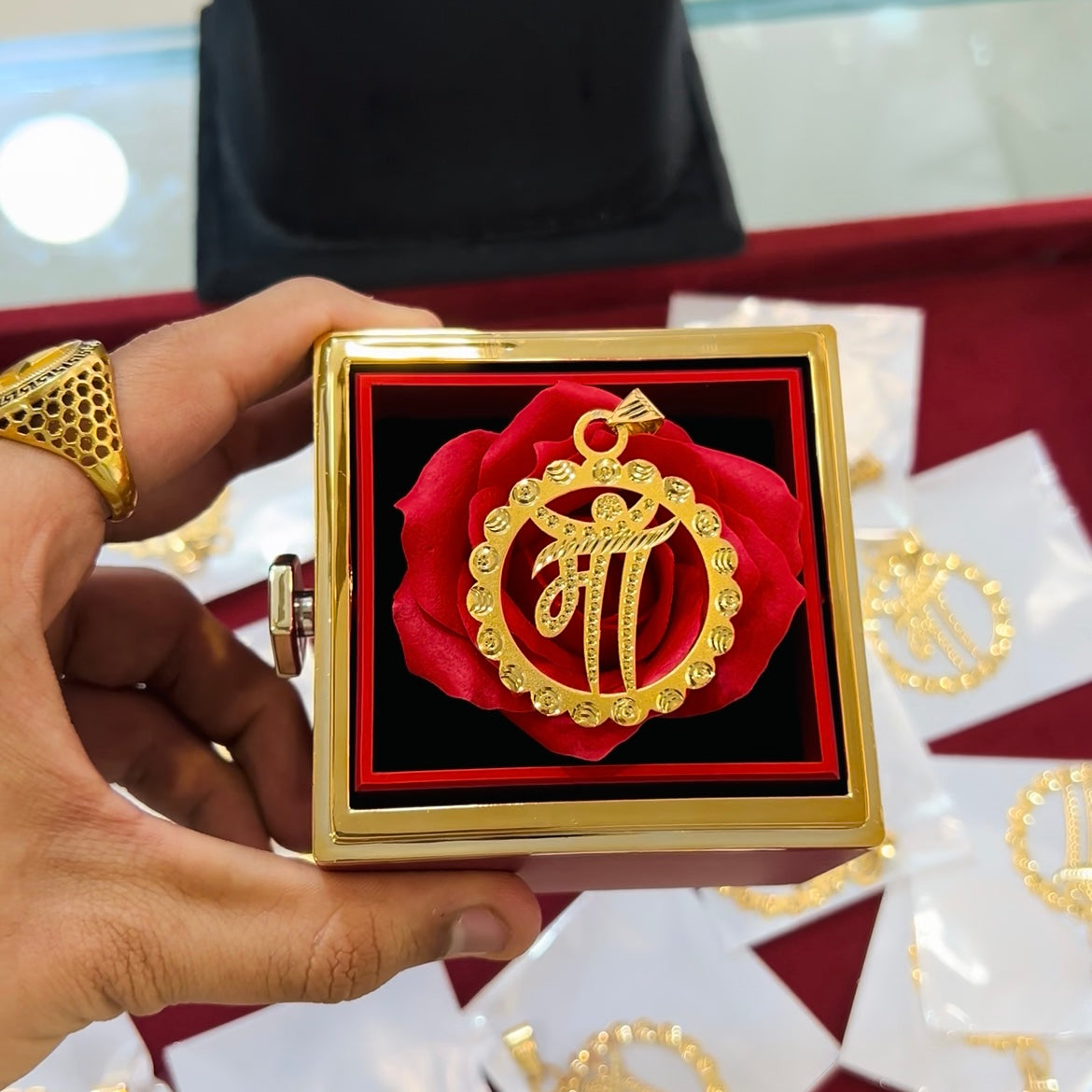 Maa Locket+Lotus Chain