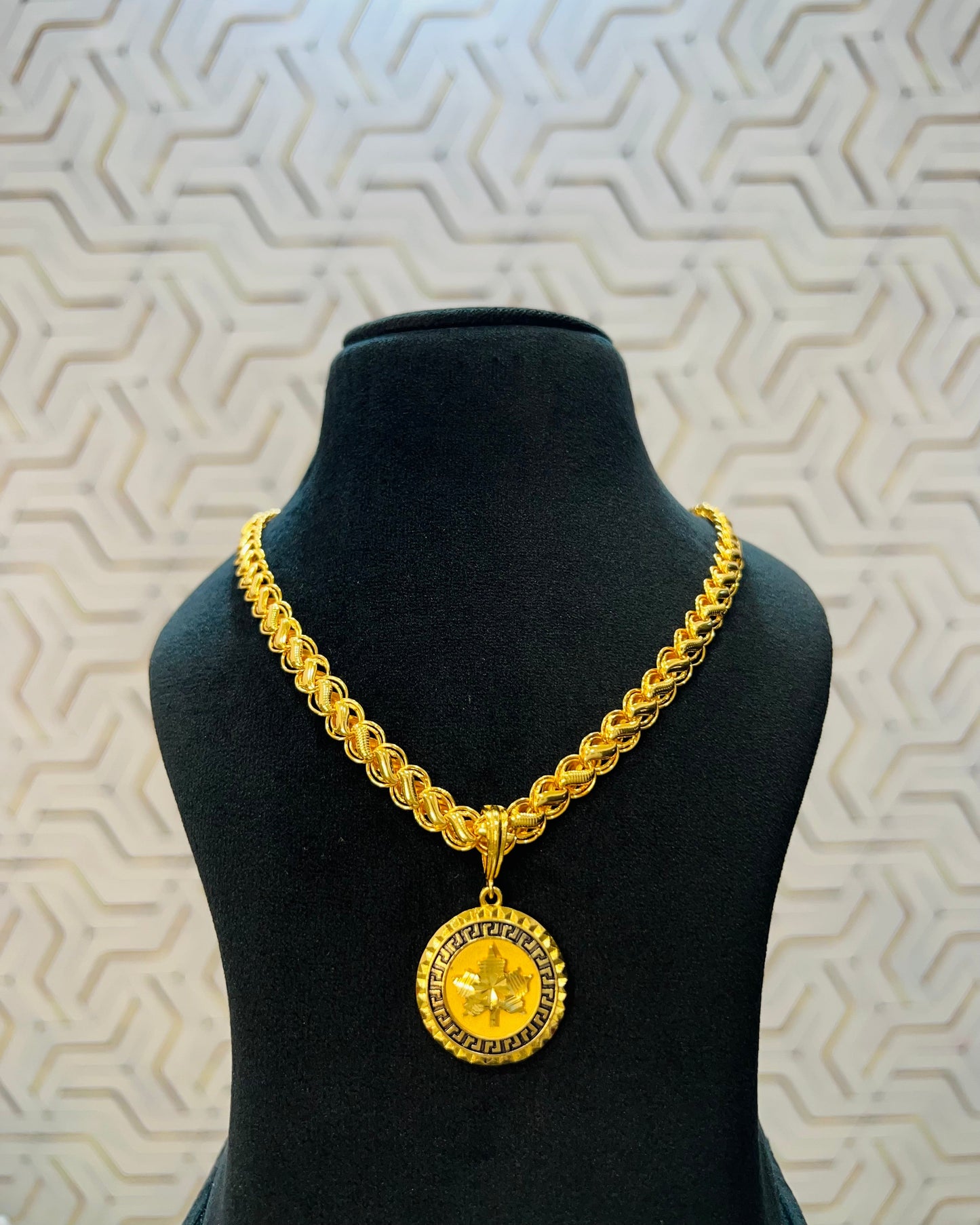 Black Canada Logo+Lotus Chain